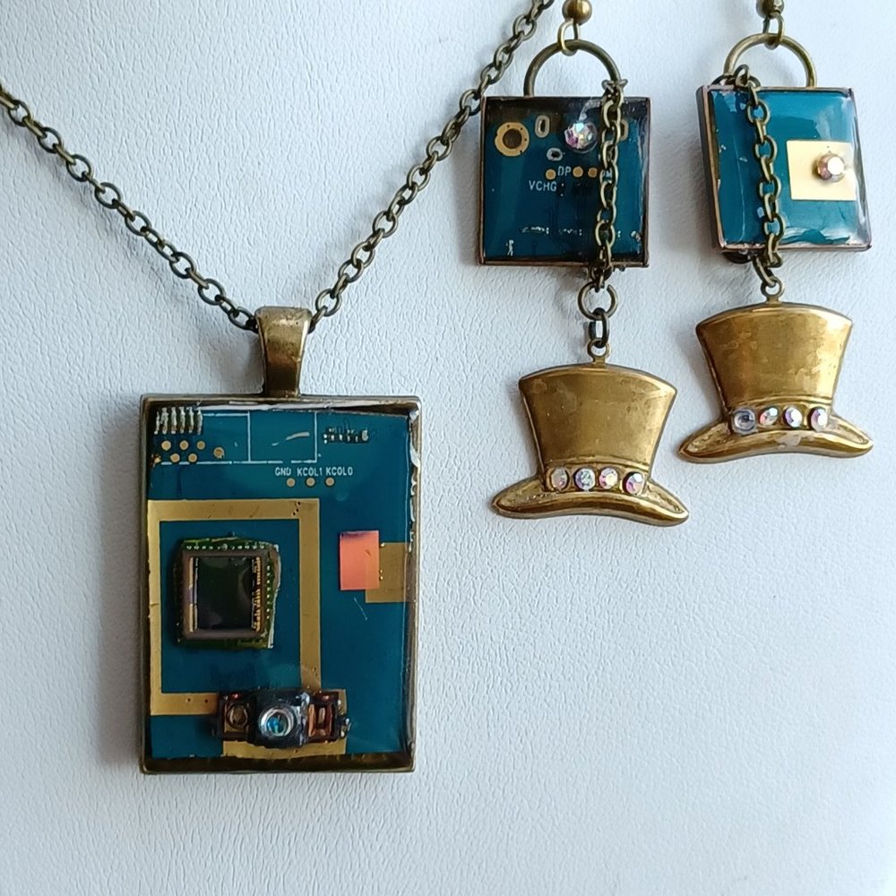 Geek Bling- Handcrafted From Recycled Electronics… - image 3